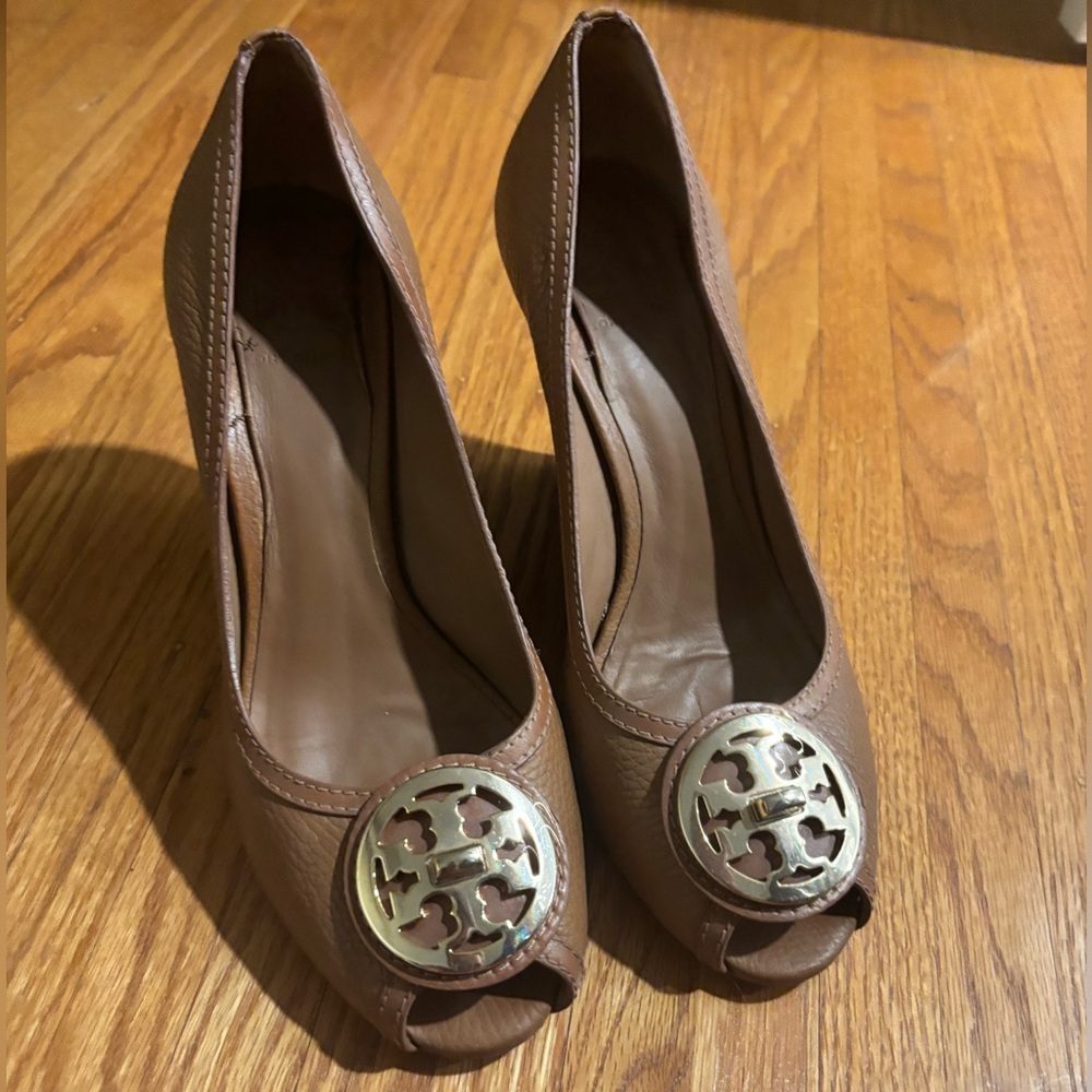 TORY BURCH PEEP TOE WEDGES SIZE 10